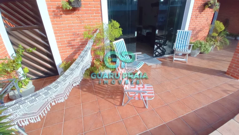 Imagem Casa com piscina em rua fechada