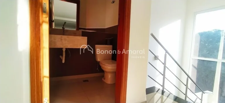 Imagem Linda casa praticamente térrea, localizada em condomínio com fácil acesso às Rodovias Anhanguera...