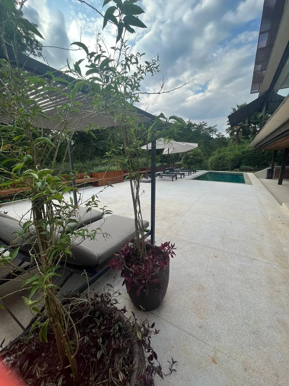 Imagem Casa de luxo à venda na Fazenda Boa Vista com 5 suítes, 500 m², projeto de Gui Mattos, hidromassagem e integração com a natureza