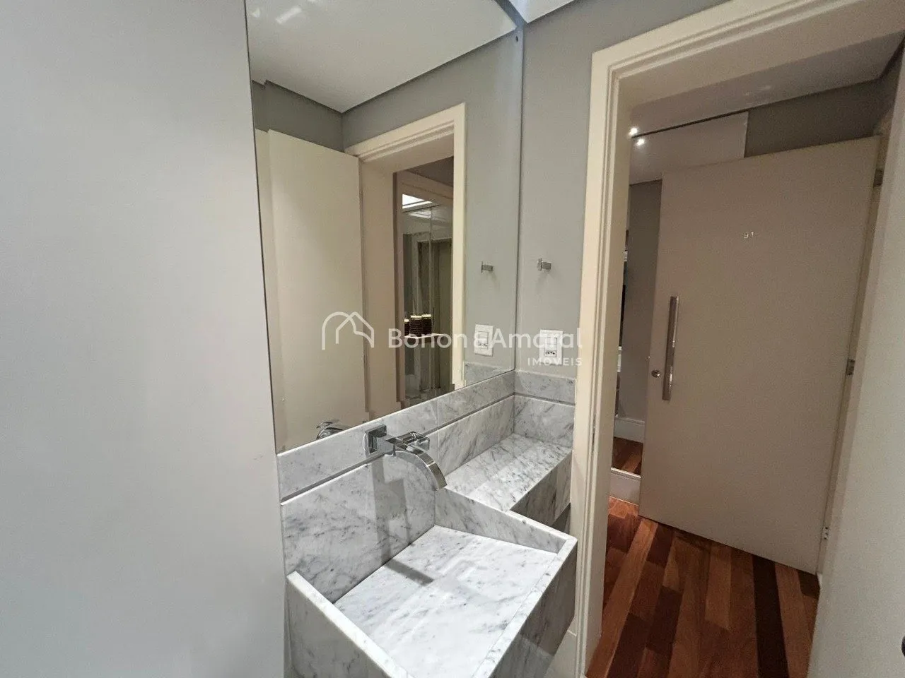 Imagem Alto Padrão no Cambuí - 2 Suítes, Varanda Gourmet, Andar Alto e Vista Privilegiada