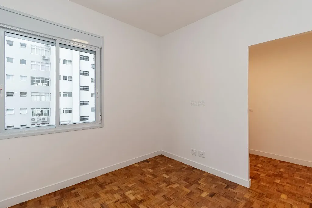 Imagem Apartamento à venda em Higienópolis, São Paulo-SP: 3 quartos, 2 suítes, 2 banheiros, 2 vagas, 230m² de área.