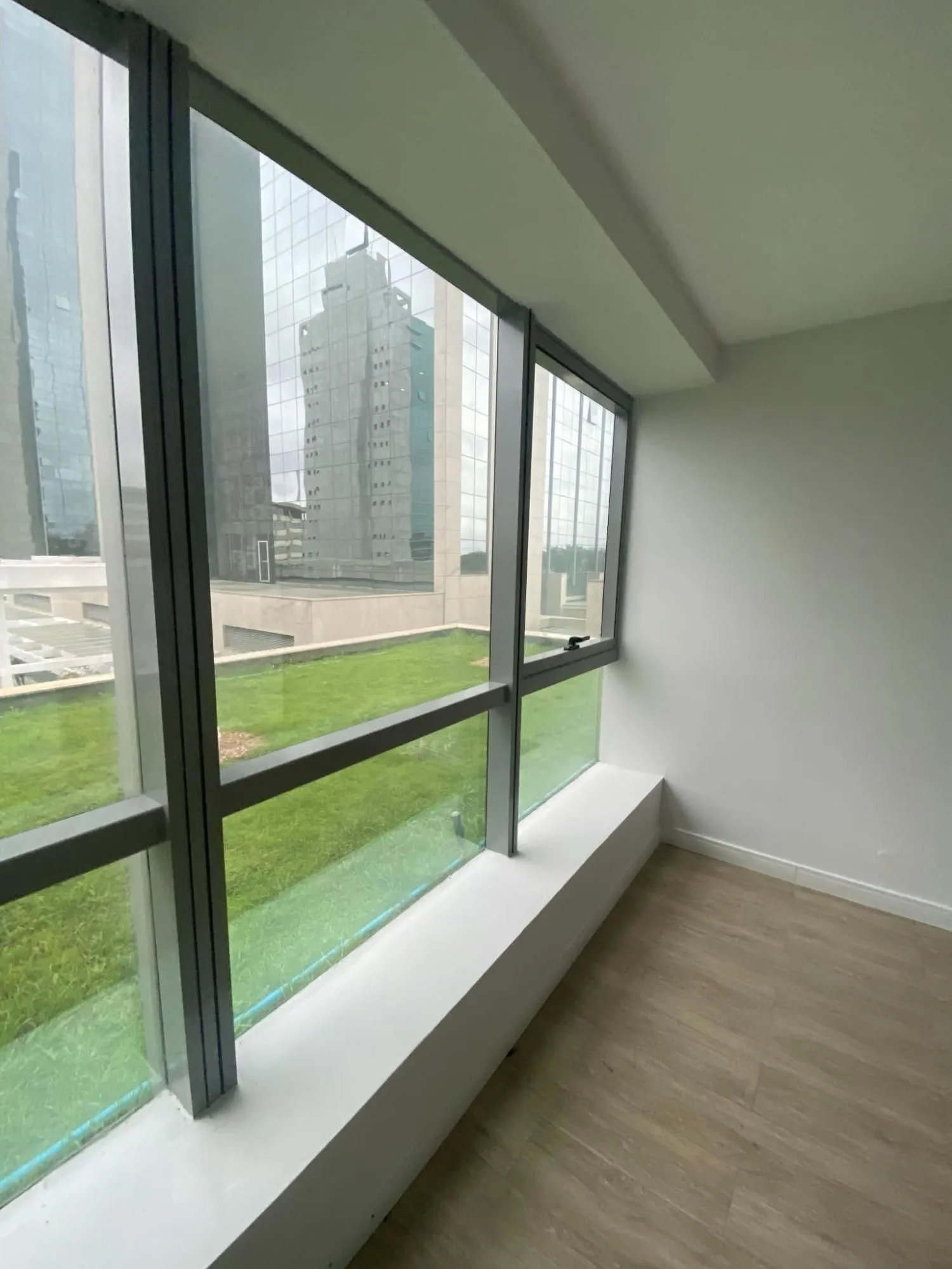 Imagem Sala Comercial no Bairro Praia de Belas - Porto Alegre