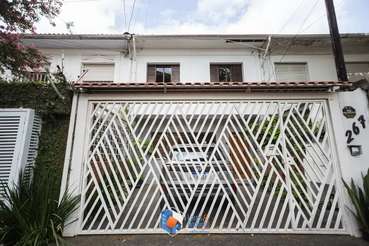 Foto do imóvel Casa para venda em Campo Belo com 3 quartos, sendo 1 suíte, 220m² em Rua Domingos Lopes