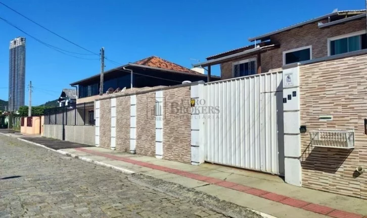 Imagem Casa com kitnet agregada em Balneário Camboriú.