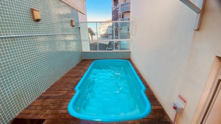 Imagem Apartamento à venda na praia de Gravatá em Navegantes, localizado na quadra mar, com 3 dormitórios, pronto para morar e semi mobiliado com a Adriano Carpes Imóveis.