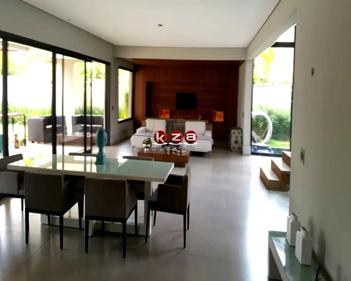 Imagem Luxuosa casa de alto padrão no Condomínio Portal do Lago em Valinhos-SP: 3 suítes, 3 salas, 5 banheiros, 4 vagas de garagem, 454m².