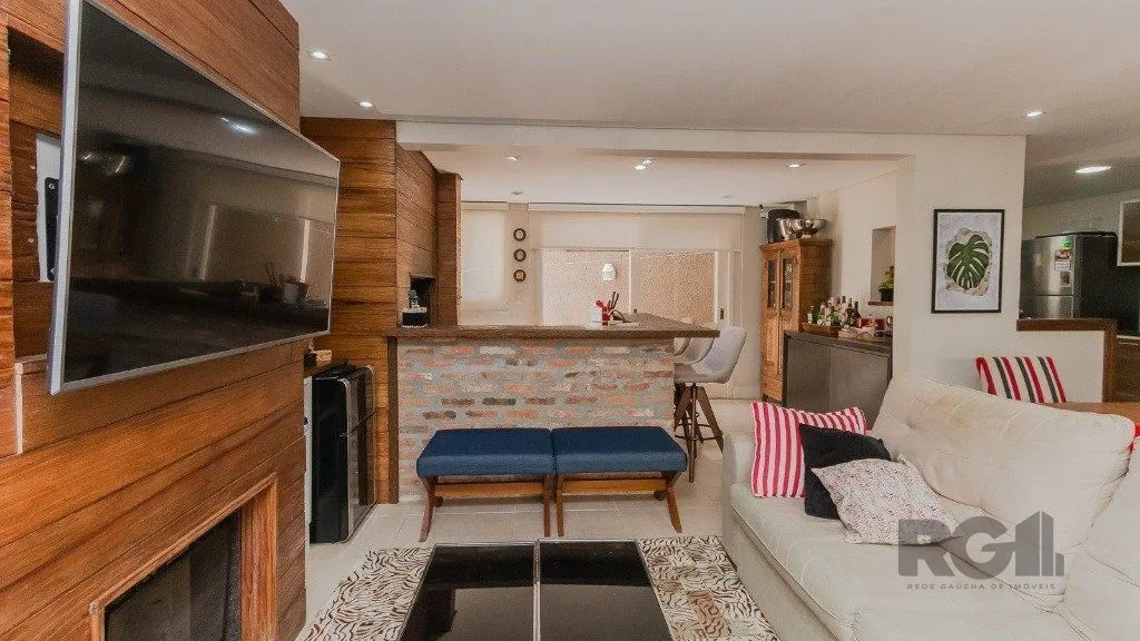 Imagem Excelente casa em condomínio de 249m² com 03 dormitórios e 4 vagas.