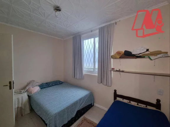 Imagem Casa com 5 dormitórios e pátio próximo à Redenção