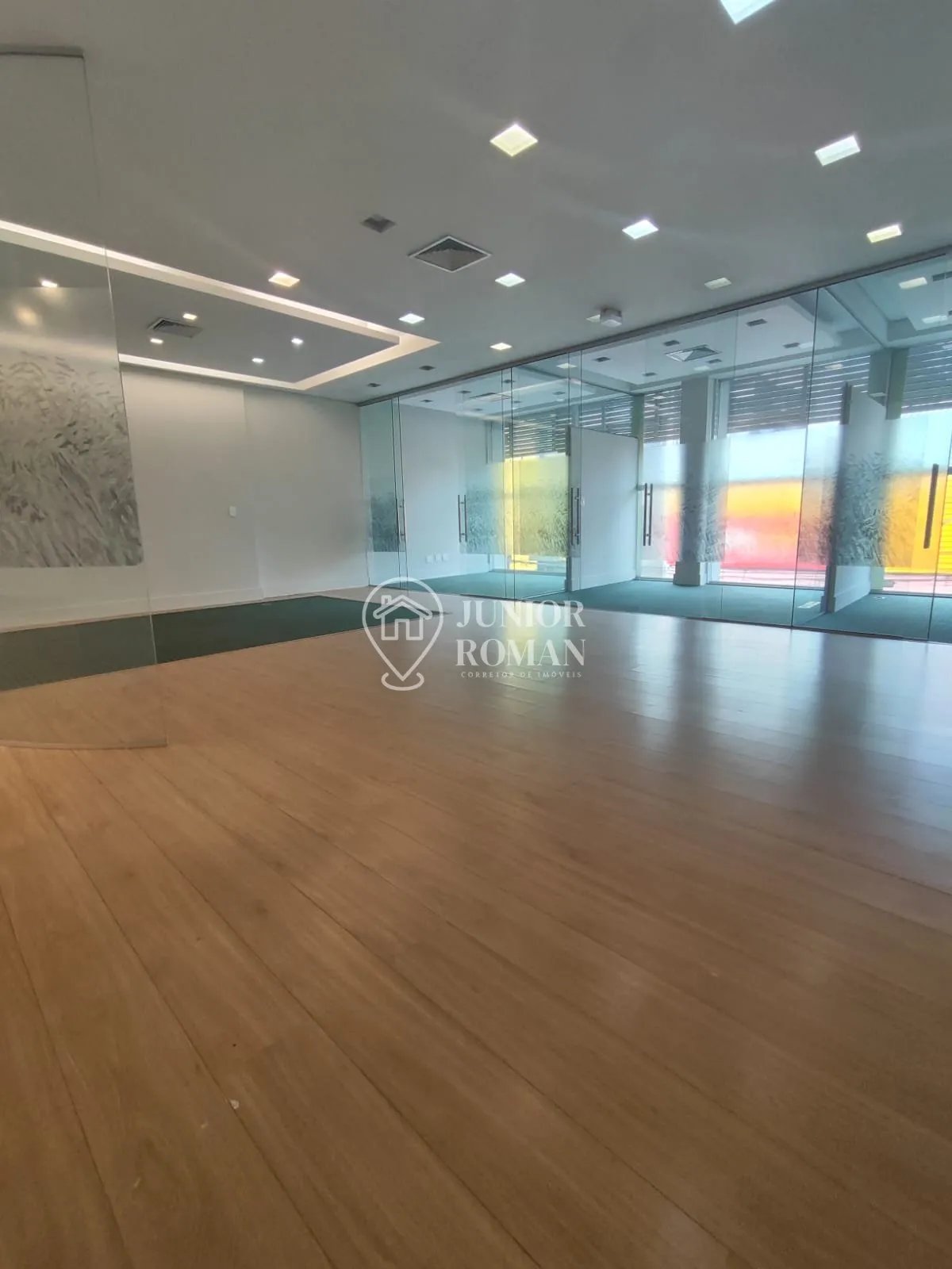Imagem PRÉDIO COMERCIAL 2.579M² COM 35 VAGAS - EX AGÊNCIA BANCÁRIA EM SBC