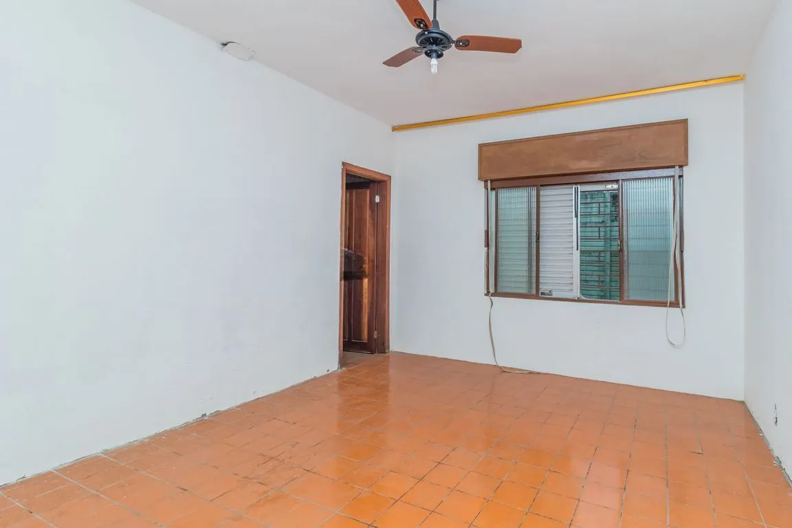 Imagem Casa de 4 dormitorios à venda Avenida Tramandaí, Ipanema - Porto Alegre