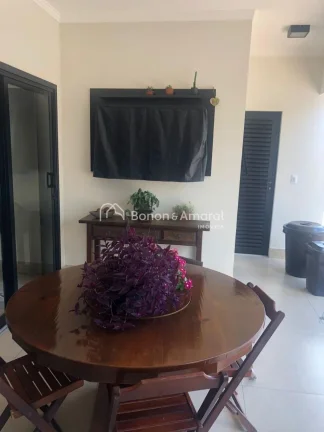 Imagem Excelente casa térrea, projetada para oferecer conforto, funcionalidade e ótima iluminação natur...