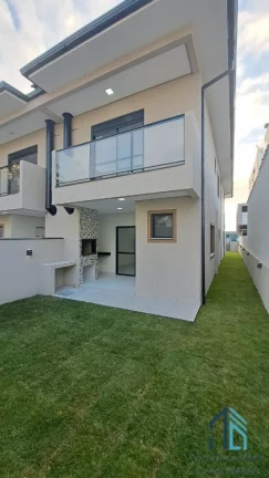 Foto do imóvel Sobrado novo com amplo terreno, 03 quartos c/suíte, no centro Canasvieiras em Florianópolis SC