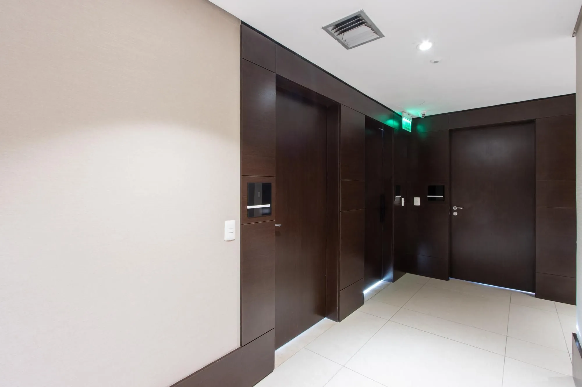 Imagem Sala Comercial no Ed. Cristal Tower junto ao Barra Shopping no Bairro Cristal