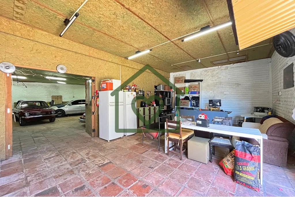 Imagem Casa térrea com dois dormitórios de ótimos tamanhos, sala ampla, cozinha com armários, banheiro ...