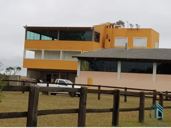 Imagem Sítio/Haras com 52,00 área e 3.000m² área construída, Barracões, 6 casas de funcionários, 29 cocheiras, em Tijucas do Sul - PR