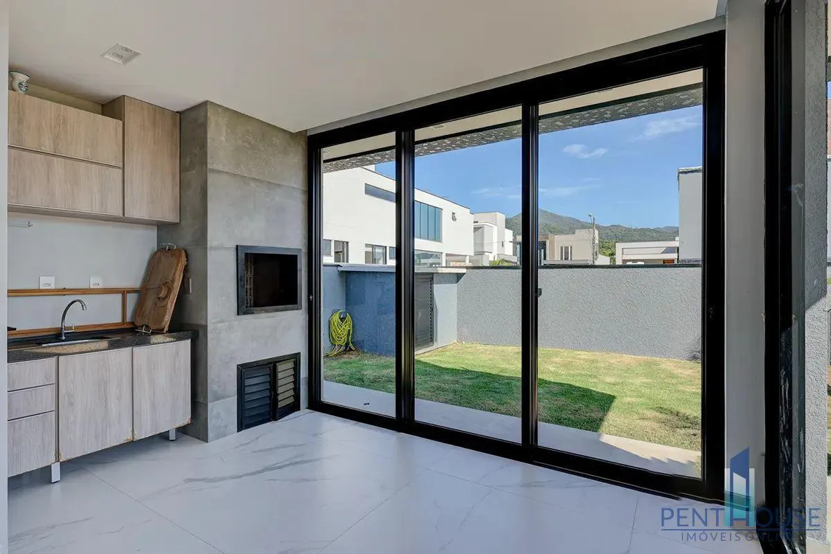 Imagem Casa em Condomínio para Venda em Camboriú, Santa Regina, 3 dormitórios, 3 suítes, 4 banheiros, 4 vagas