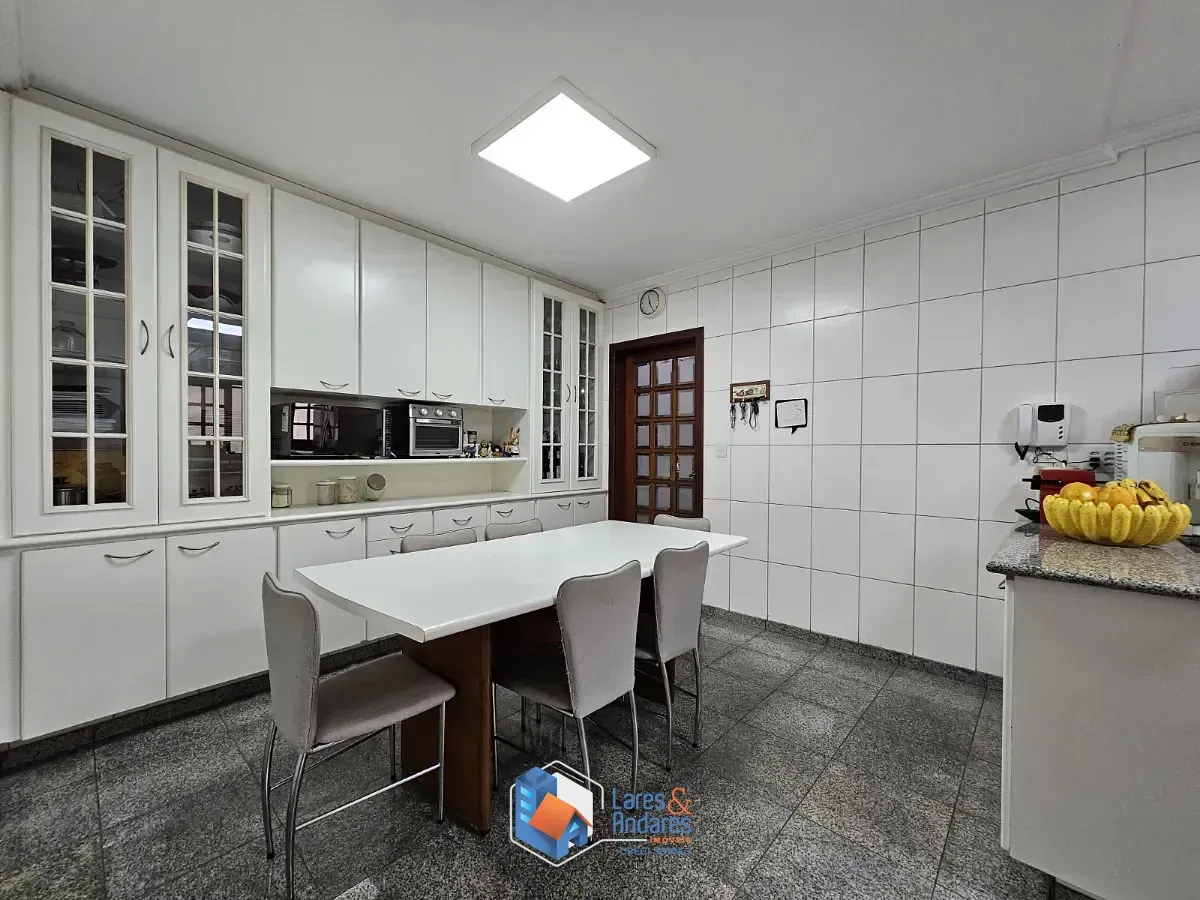 Imagem Sobrado para venda em Jardim Carlu com 4 quartos, sendo 2 suítes, 453m²