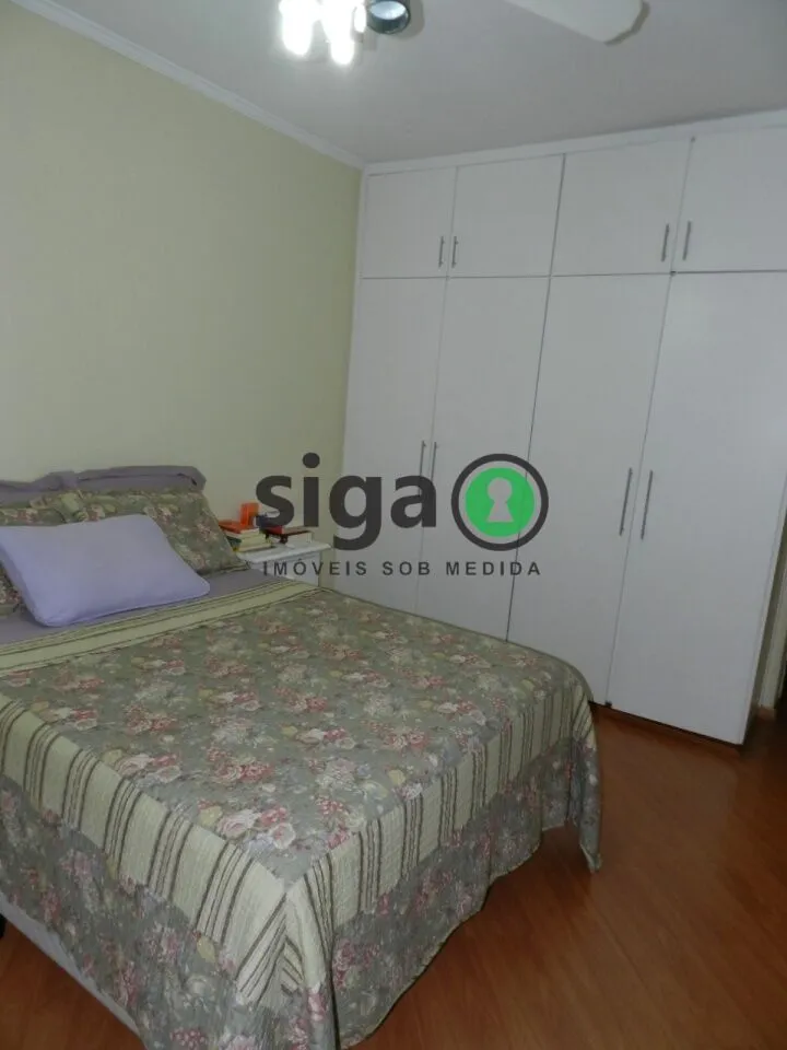 Imagem Casa Espaçosa com 5 Dormitórios e Quintal Próxima ao Metrô Vila Sônia.