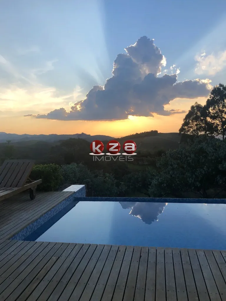 Imagem Imperdível Casa de Luxo com 4 Suítes e 15 Vagas de Garagem em Cunha-SP, Bairro Mato Escuro - 672m² de Pura Elegância!