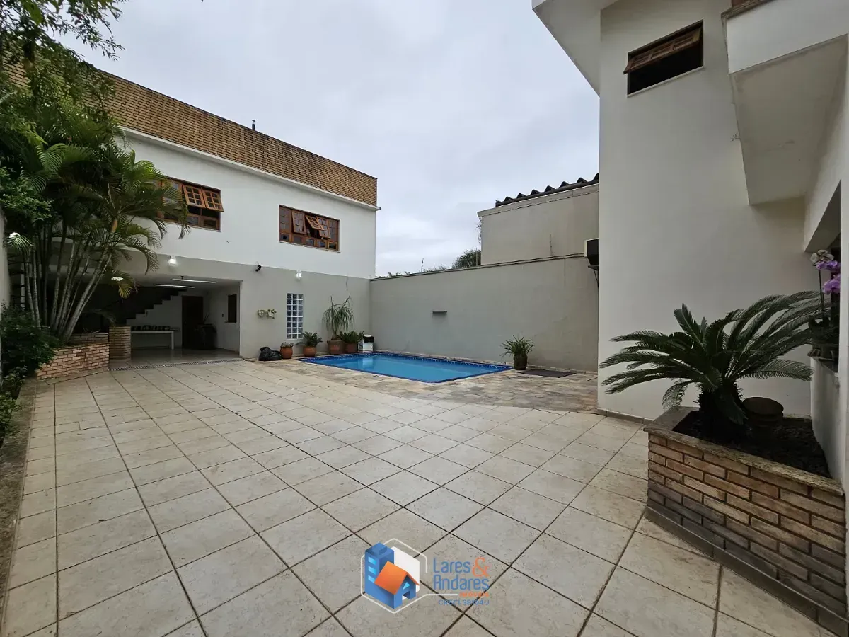 Imagem Sobrado para venda em Jardim Carlu com 4 quartos, sendo 2 suítes, 453m²