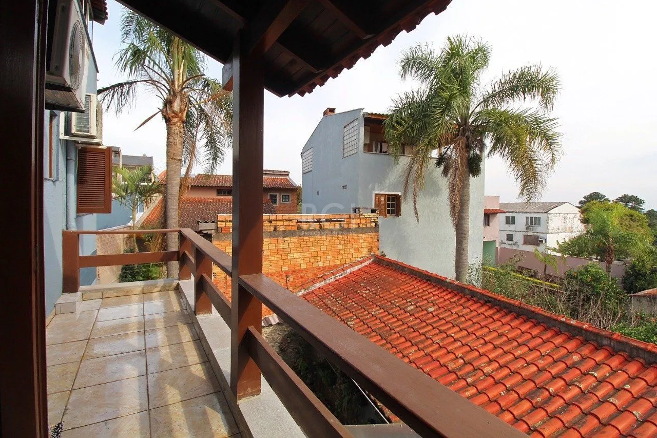 Imagem Casa para Venda - 339m², 3 dormitórios, 2 vagas - Vila Nova, Porto Alegre