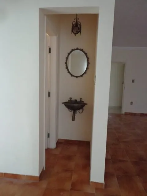 Imagem Casa para Locação 3 Quartos, 1 Suite, 3 Vagas, 600M², Centro, Pindamonhangaba - SP