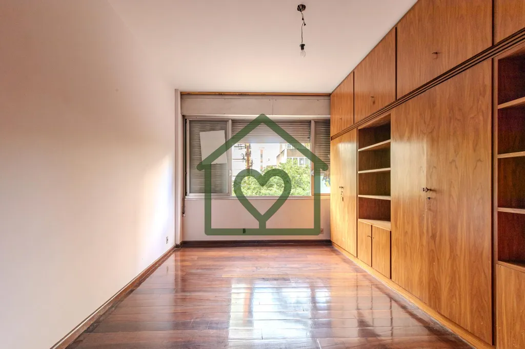 Imagem Referência em um dos endereços mais icônicos de Porto Alegre, este apartamento no Edifício Troca...