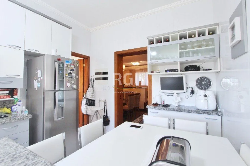 Imagem Casa para Venda - 250m², 3 dormitórios, sendo 1 suites, Teresópolis