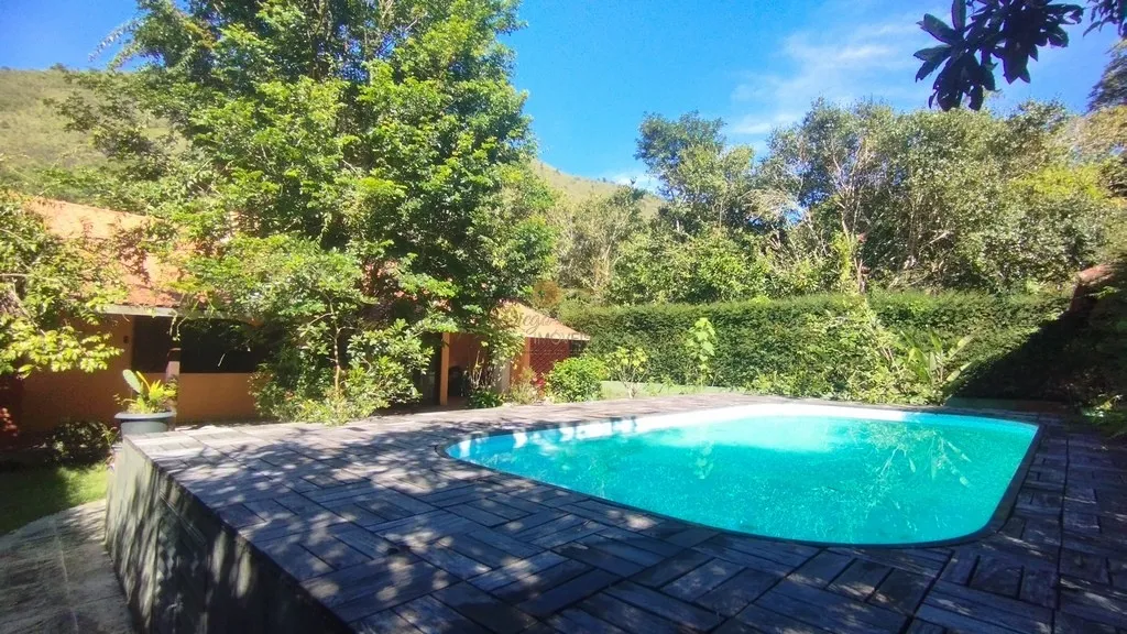 Imagem Casa em Condomínio para Venda em Teresópolis / RJ no bairro Três Córregos