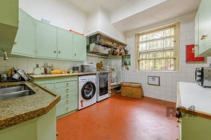 Imagem Casa com 3 dormitórios, 153 m² no bairro Vila Conceição, zona sul de Porto Alegre/RS.