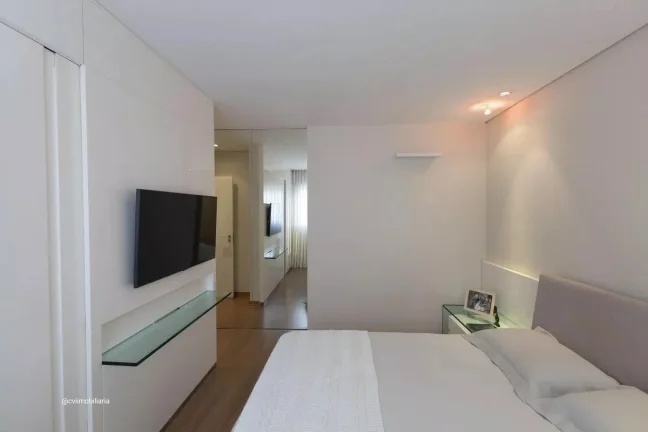 Imagem Localizado na charmosa Vila da Serra, em Nova Lima, este apartamento mobiliado oferece 94m² de conf...
