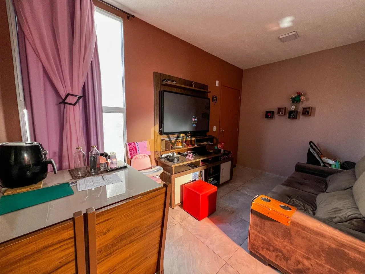 Imagem Encante-se com este aconchegante apartamento de 2 dormitórios, sendo o de casal com armários plane...