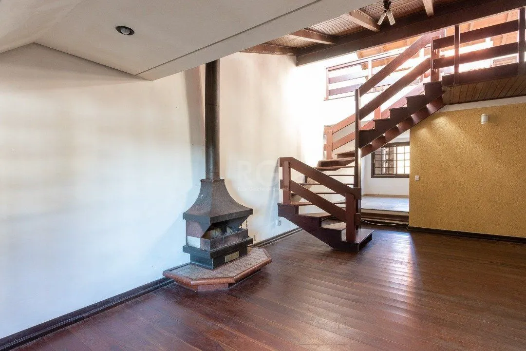 Imagem Casa para Venda - 280m², 3 dormitórios, sendo 1 suites, 2 vagas - Espirito Santo