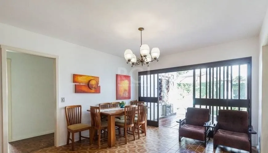 Imagem Casa para Venda - 327m², 4 dormitórios, sendo 1 suites, 3 vagas - Chácara das Pedras