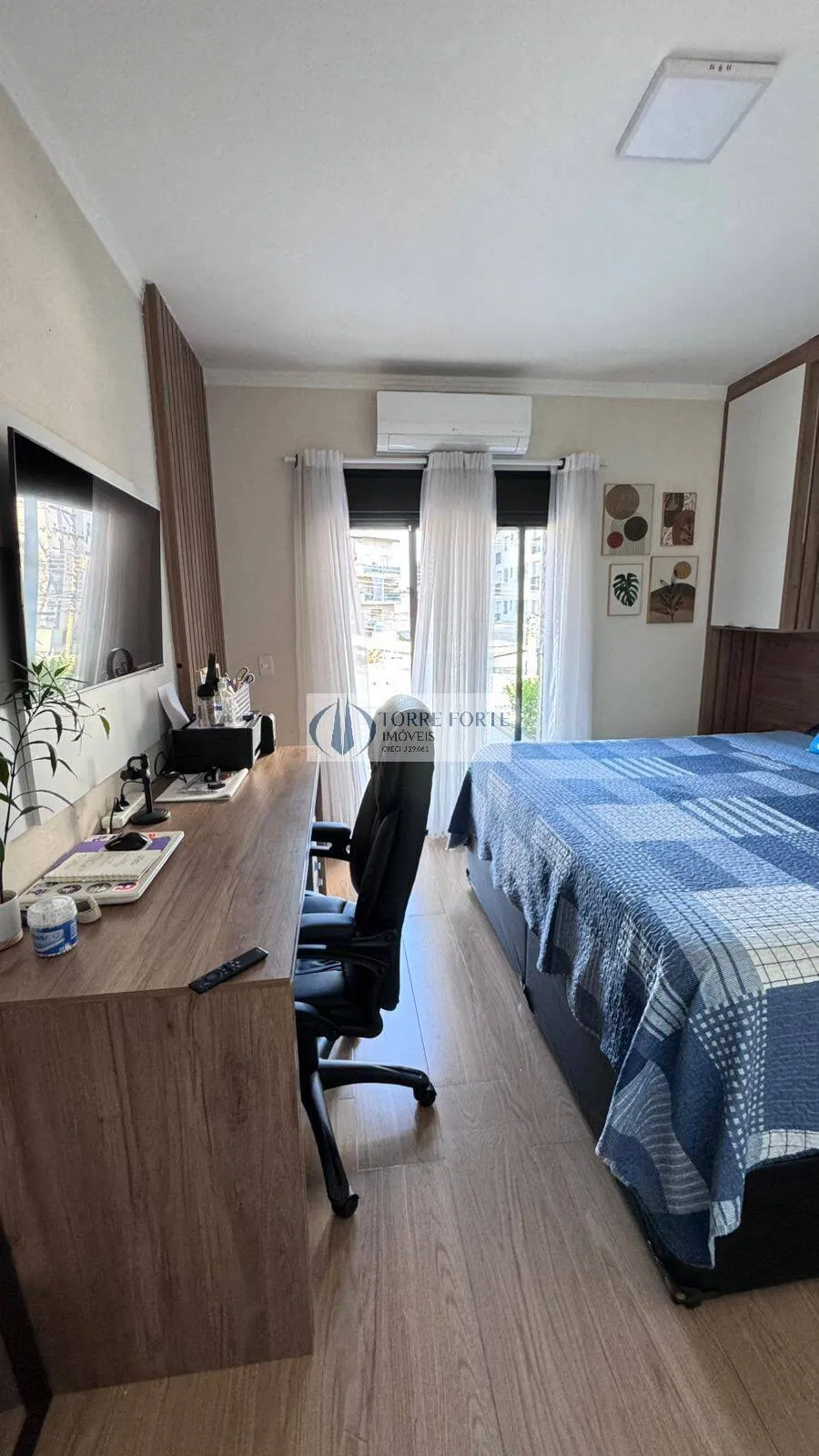 Imagem Belo Sobrado com 3 Suítes, 2 Vagas de Garagem e Piscina na Vila Carrão