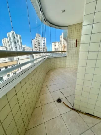 Imagem Apartamento aconchegante com 2 quartos, 2 suítes e localização estratégica, a 200 metros da praia, á venda na Imobiliaria Consulte Imoveis.