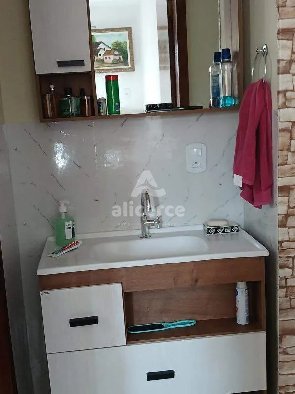 Imagem Apartamento reformado, sol da manhã, com 2 dormitórios no Real Parque