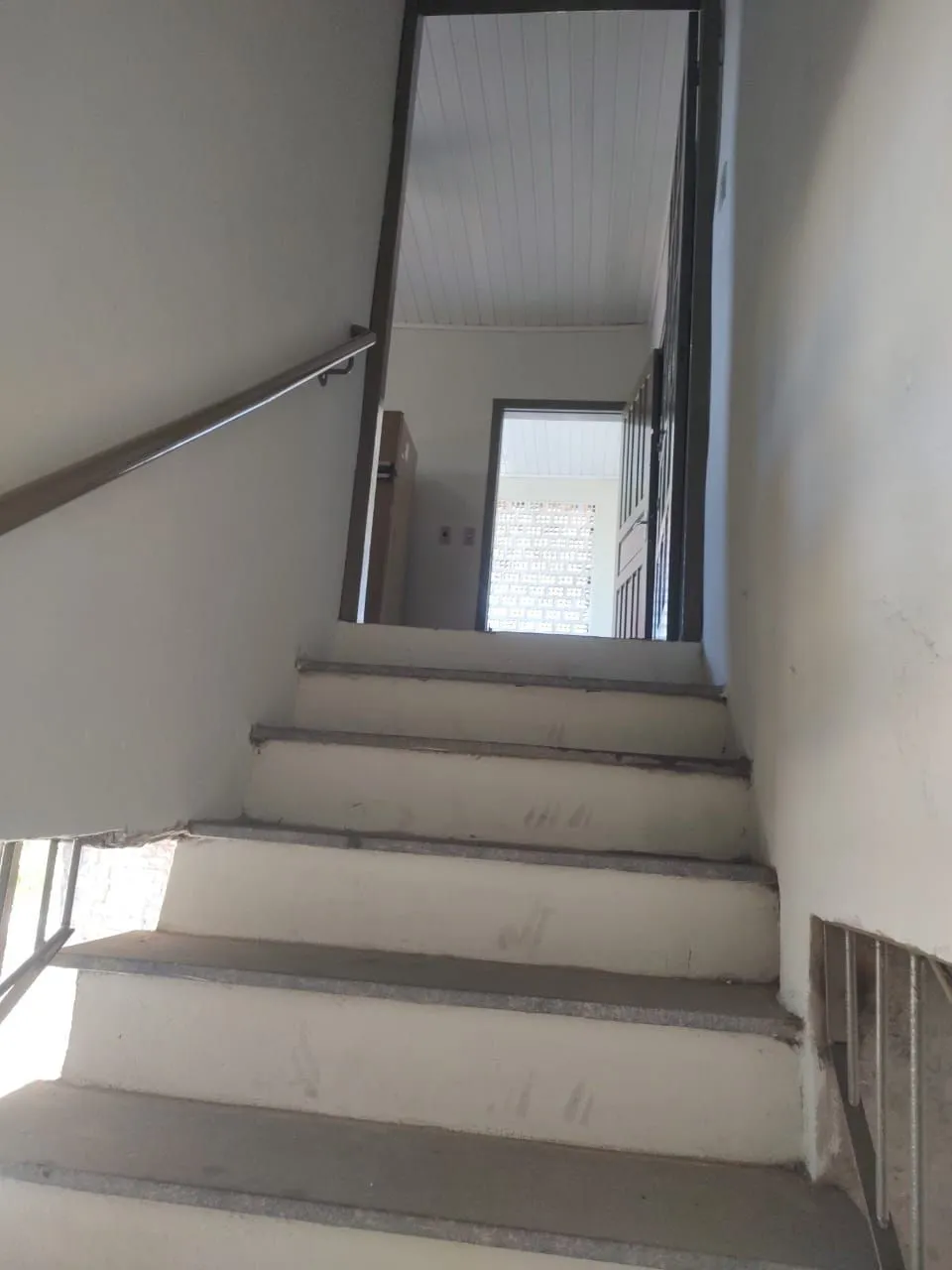 Imagem Vende Casa Comercial com deposito na parte de baixo, 289,80m²residência em cima.
