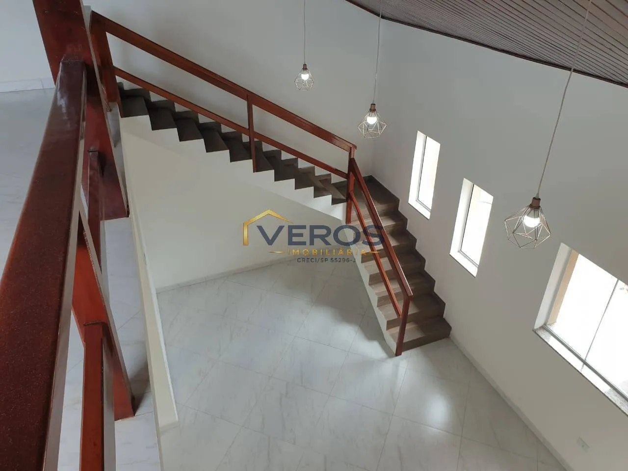 Imagem Sobrado Recém-Reformado com 5 quartos à Venda no Indaiá