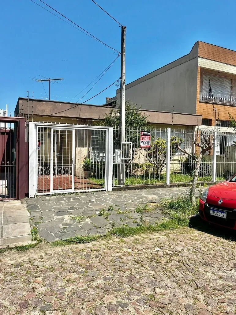 Imagem Boa casa térrea, com 03 dormitórios (sendo 01 suíte), sala, 02 banheiros