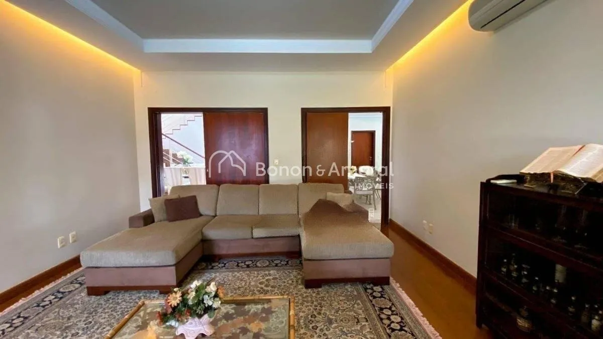 Imagem Casa em condomínio com 500 m² e 5 quartos