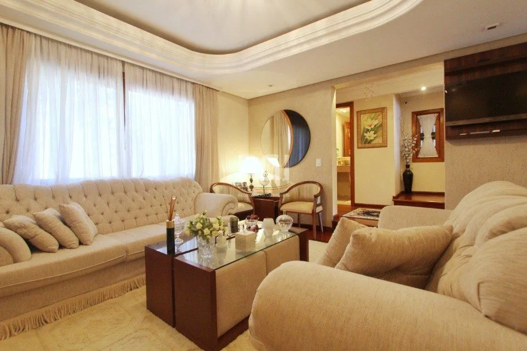 Imagem Casa para Venda - 250m², 3 dormitórios, sendo 1 suites, Teresópolis