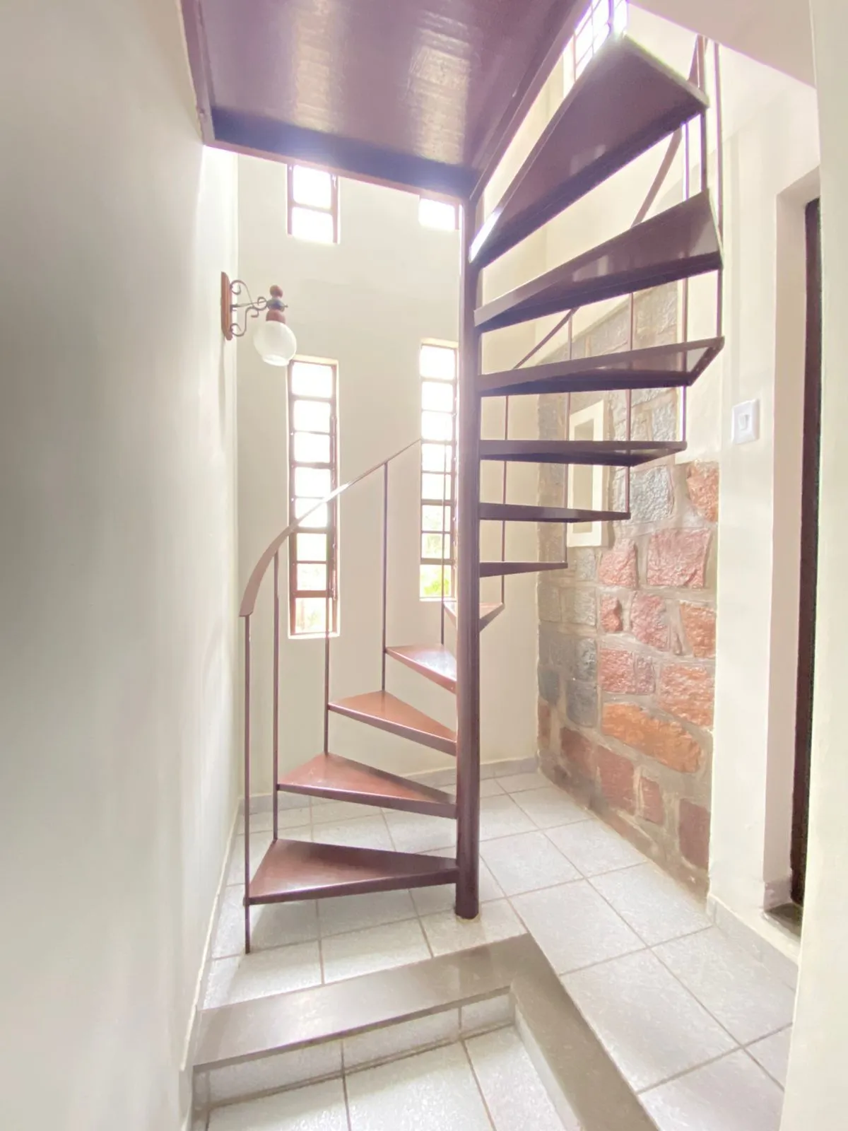Imagem Casa Residencial à Venda em Porto Alegre