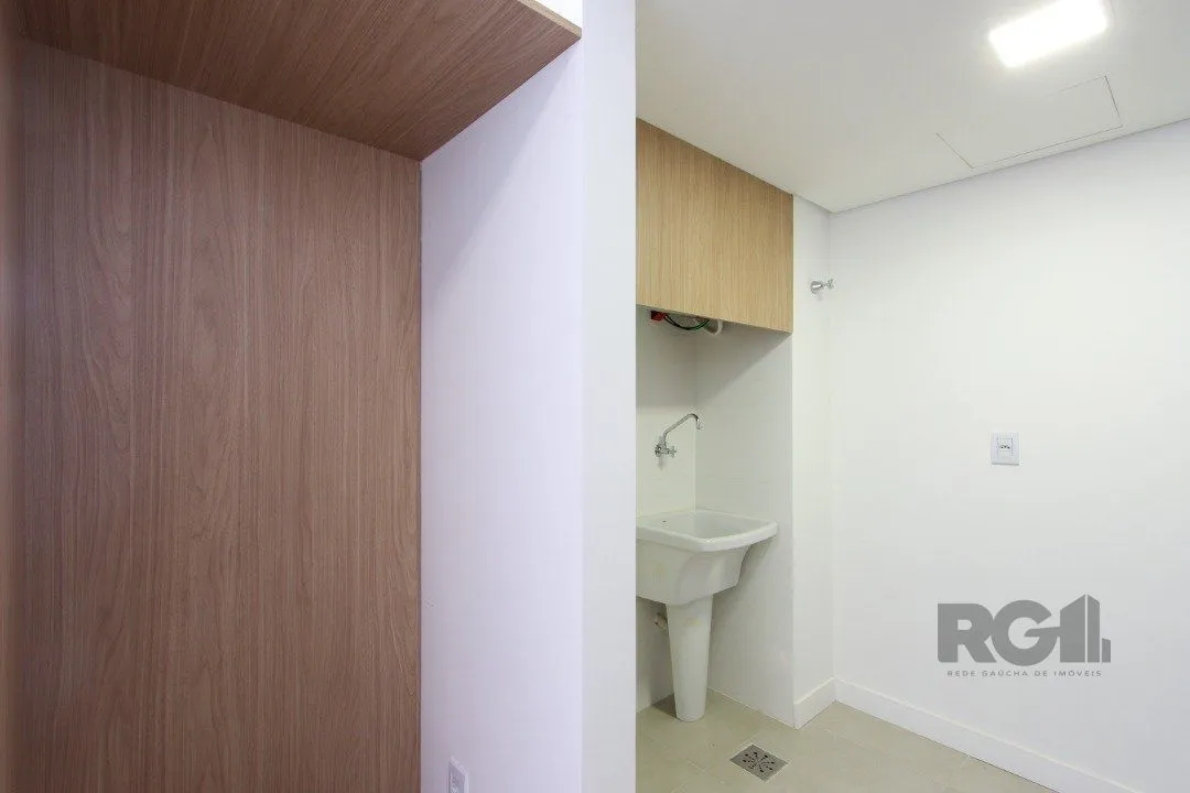 Imagem Apartamento em Porto Alegre no Bairro Petrópolis, de 2 quartos, semi mobiliado.