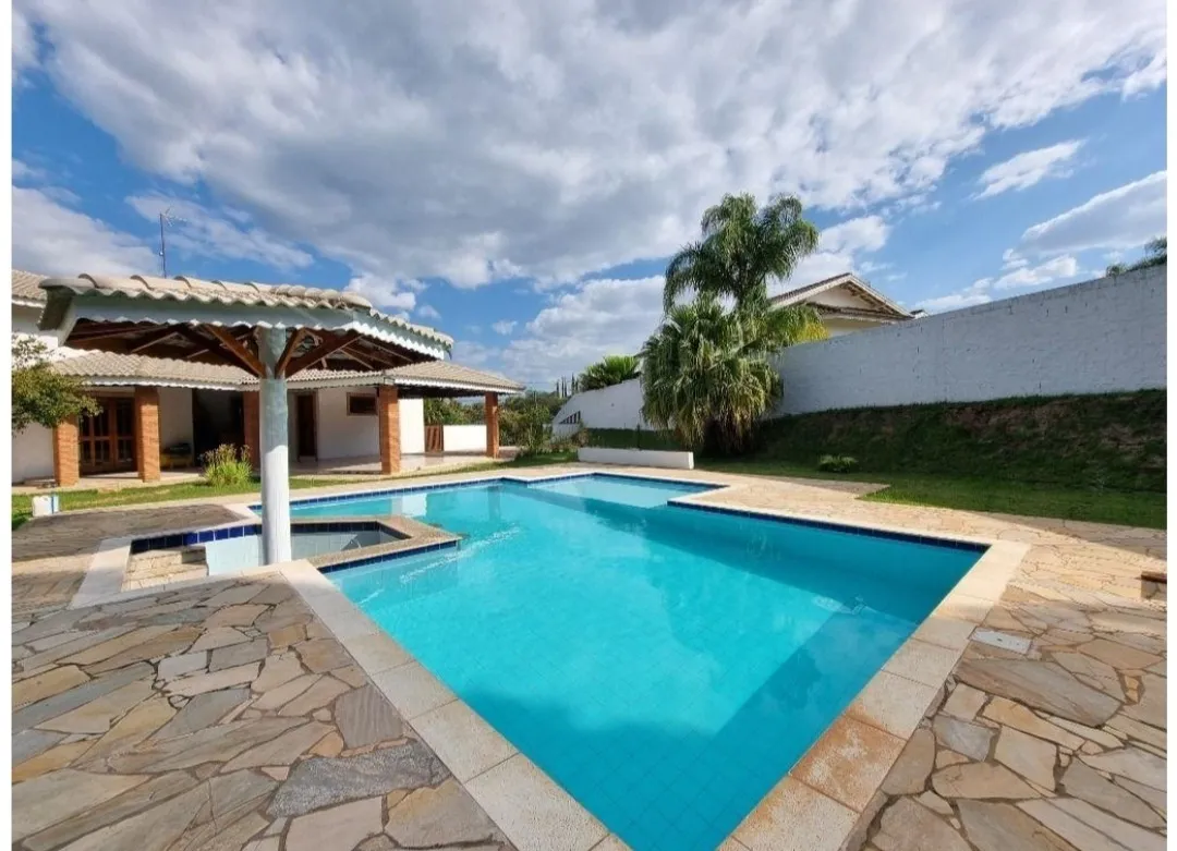 Imagem Linda Casa no Parque Village Castelo: Conforto, Lazer e Natureza