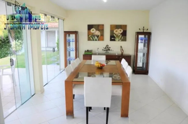 Imagem CASA DE ALTO PADRÃO NUM DOS MELHORES CONDOMÍNIOS DA REGIÃO DA GRANJA VIANA, COM CAMPO DE GOLF.

A...