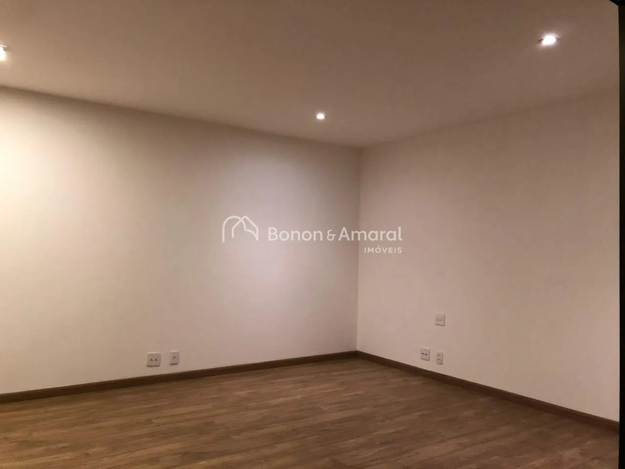 Imagem Apartamento à venda com 04 suítes, salas integradas, 03 vagas, 568 m² no Cambuí.