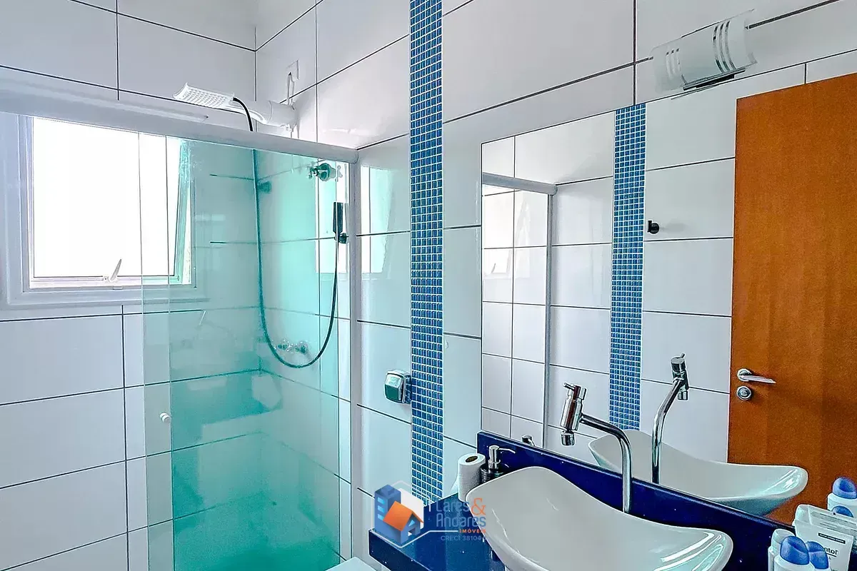Imagem Casa para venda em Penha de França com 4 quartos, sendo 4 suítes, 212m²