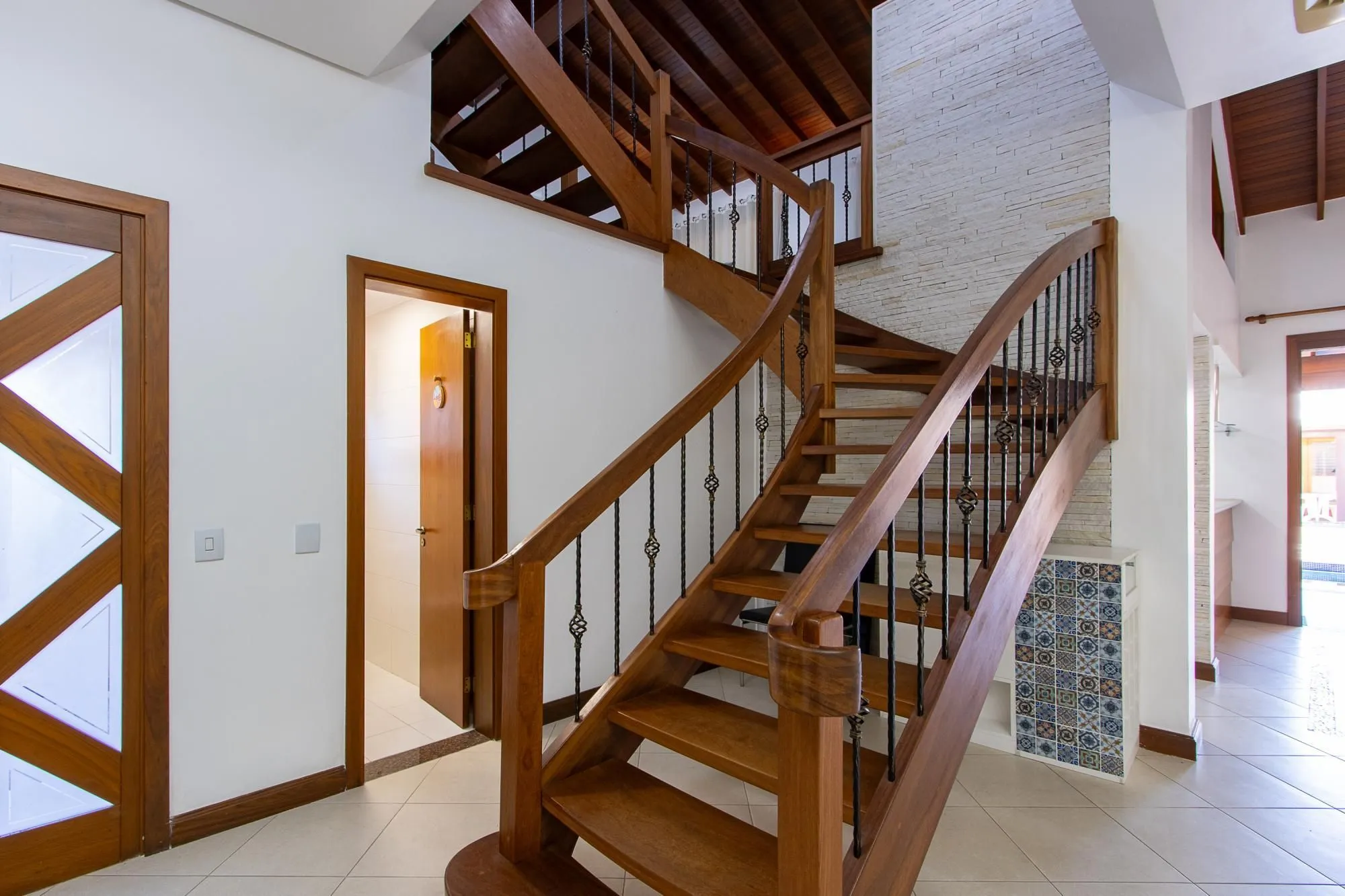 Imagem Prédio Misto Comercial/Residencial, à venda, com 802,57m² privativos, 6 vagas - Bairro Tristeza