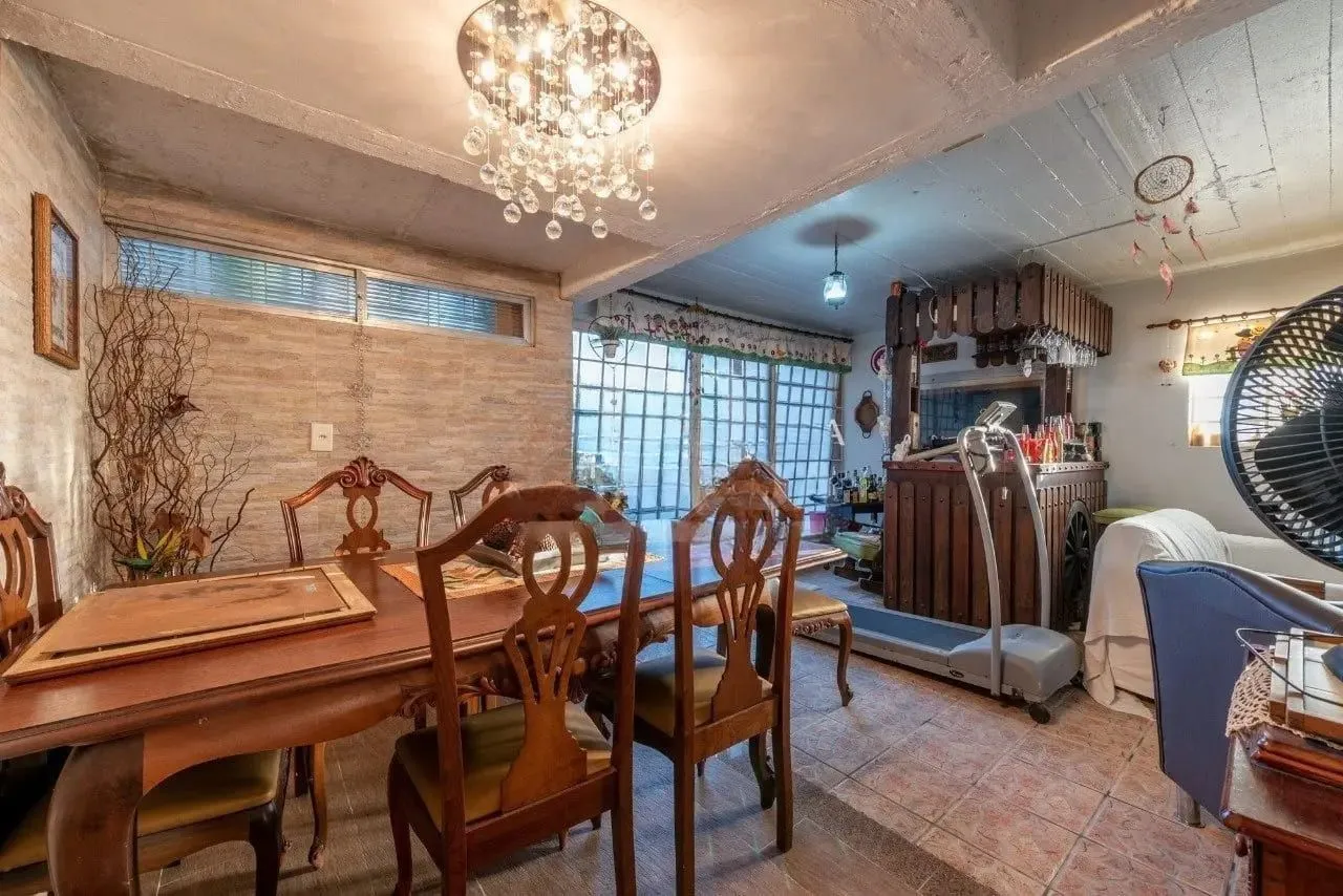Imagem Casa de 3 dormitórios com 206m² à venda no Bairro Santa Tereza.